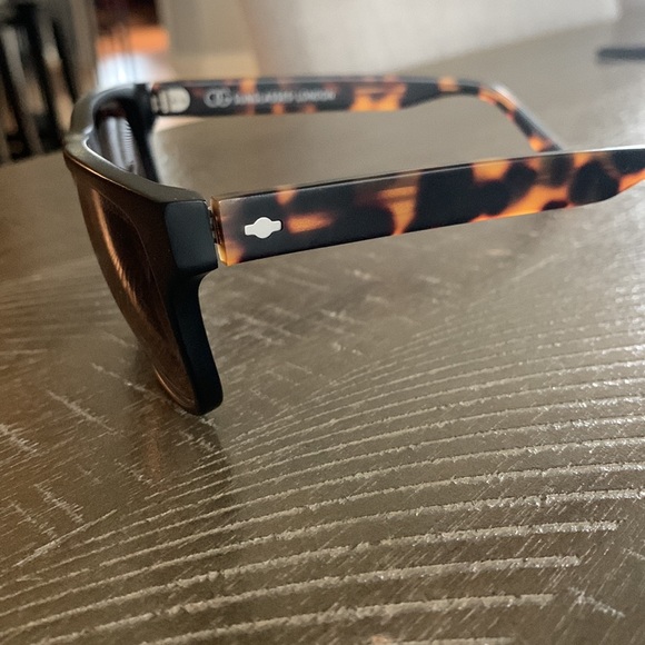 Authentic OG Farringdon sunglasses - Picture 2 of 4